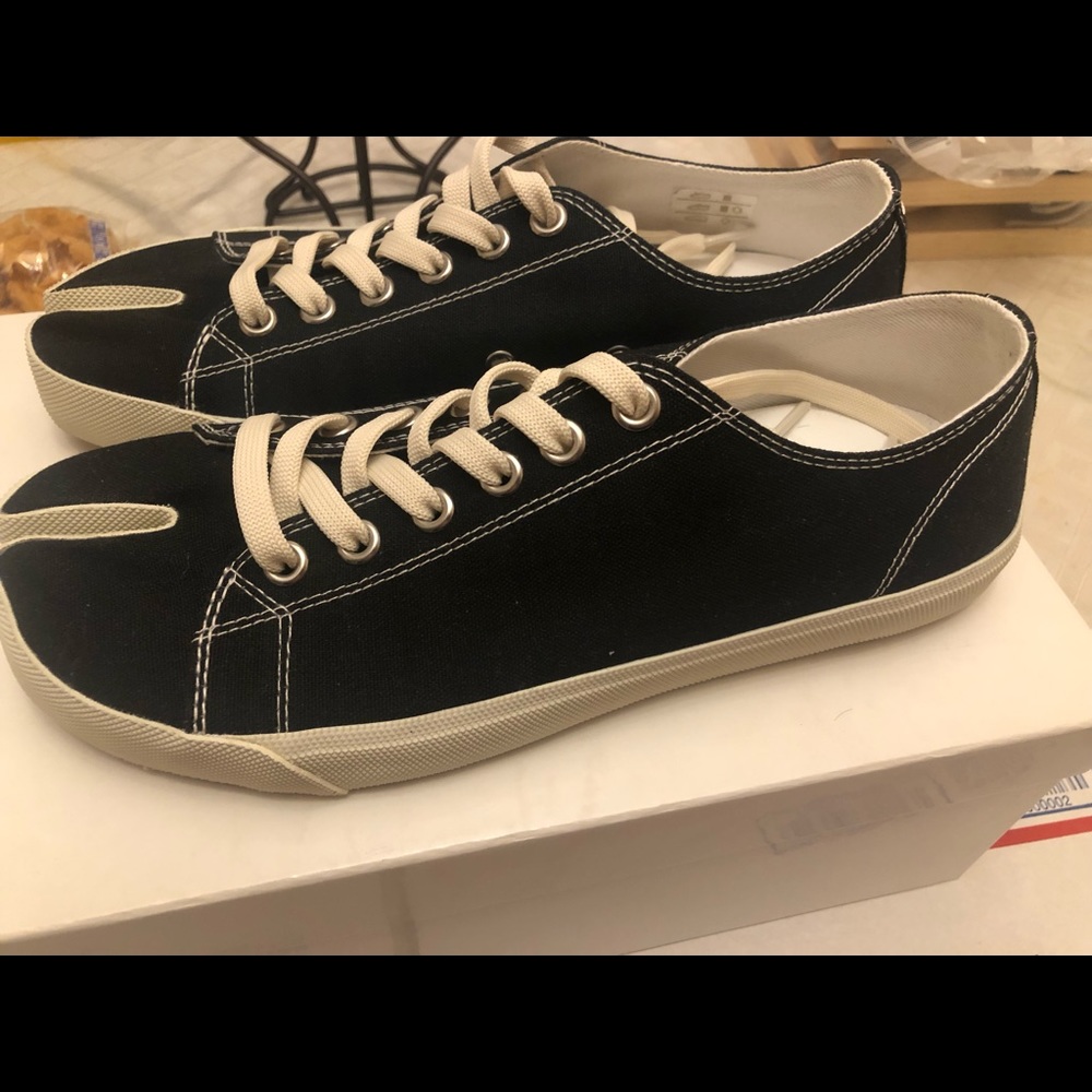 MAISON MARGIELA Black Canvas Tabi Sneakers - Picture 2 of 12
